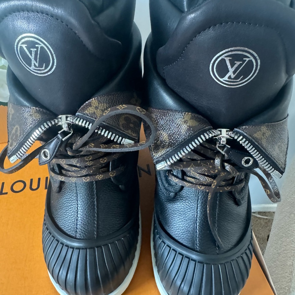 Louis Vuitton Black Leather High-Top Winter Boots with Monogram Accents - Picture 6 of 13